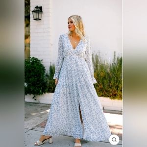 Aakaa Maxi dress floral medium flowy v neck